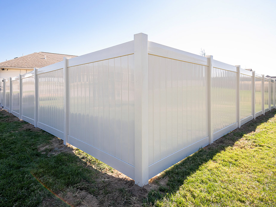 Vinyl fence contractor in Bellingham Washington