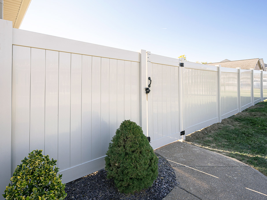Lynden Washington vinyl privacy fencing